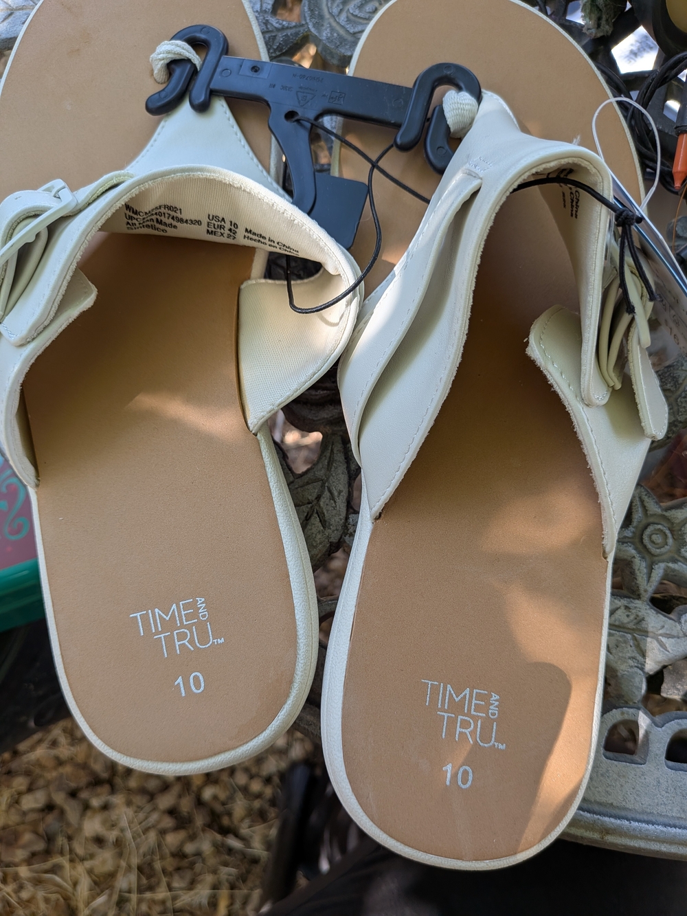 Time and Tru Women’s Cream Casual Slide Sandals - Size 10